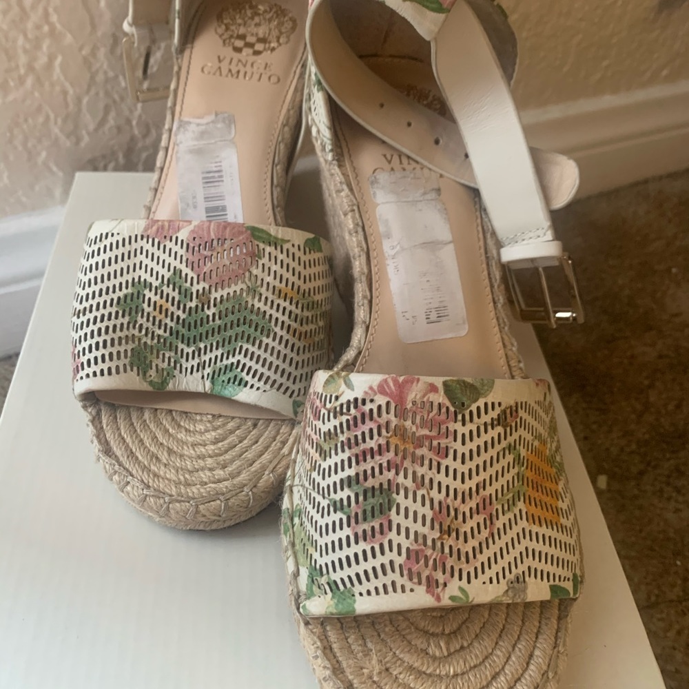 Woman Shoes - Picture 13 of 13